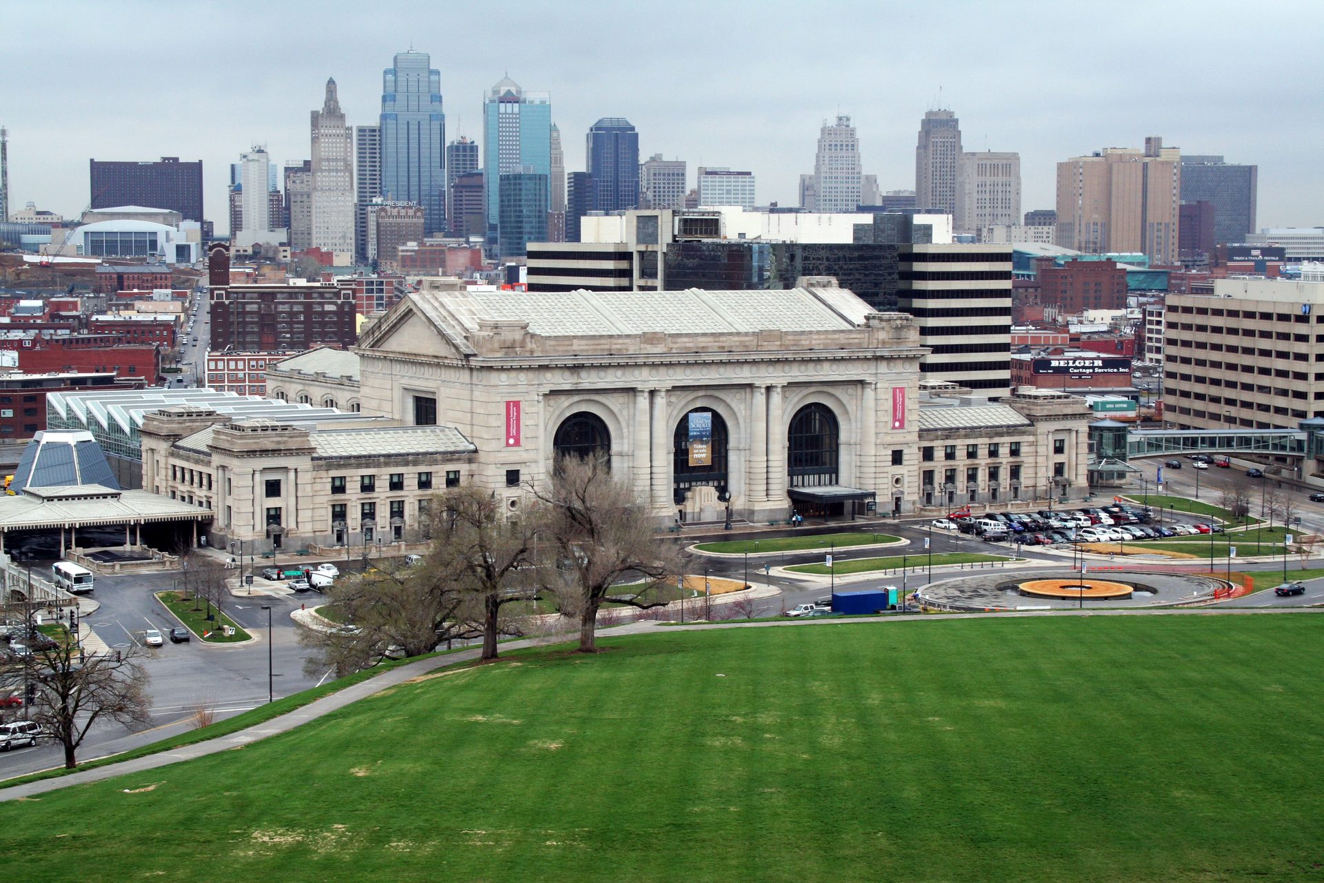 Union Station in front of the downtown Kansas City, Missouri skyline, seen from the Liberty Memorial lawn