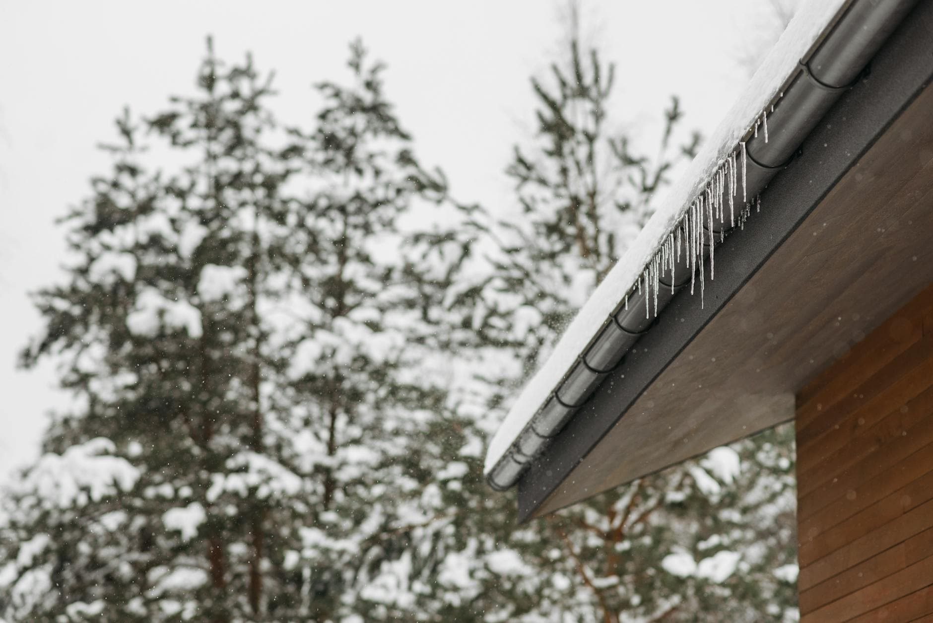 Cross-section diagram showing how heat loss from the attic causes ice dam formation